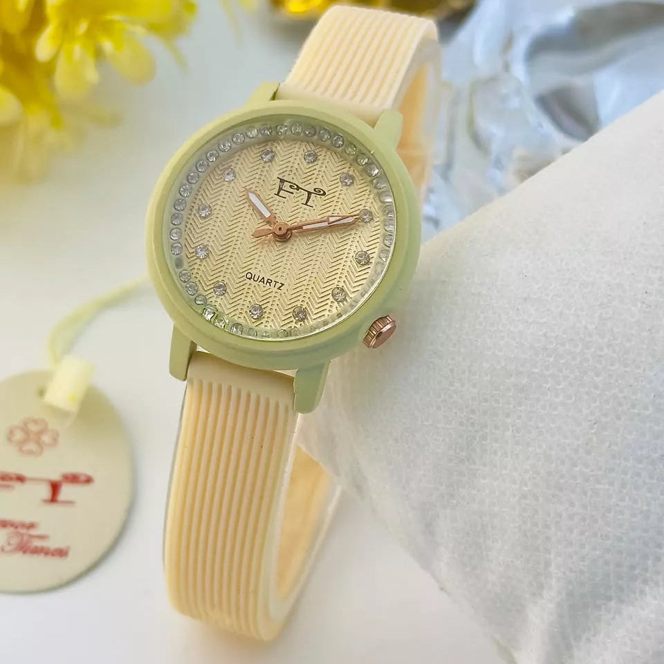 FT Women's Round Cushion-Shaped Quartz Fashion Watch