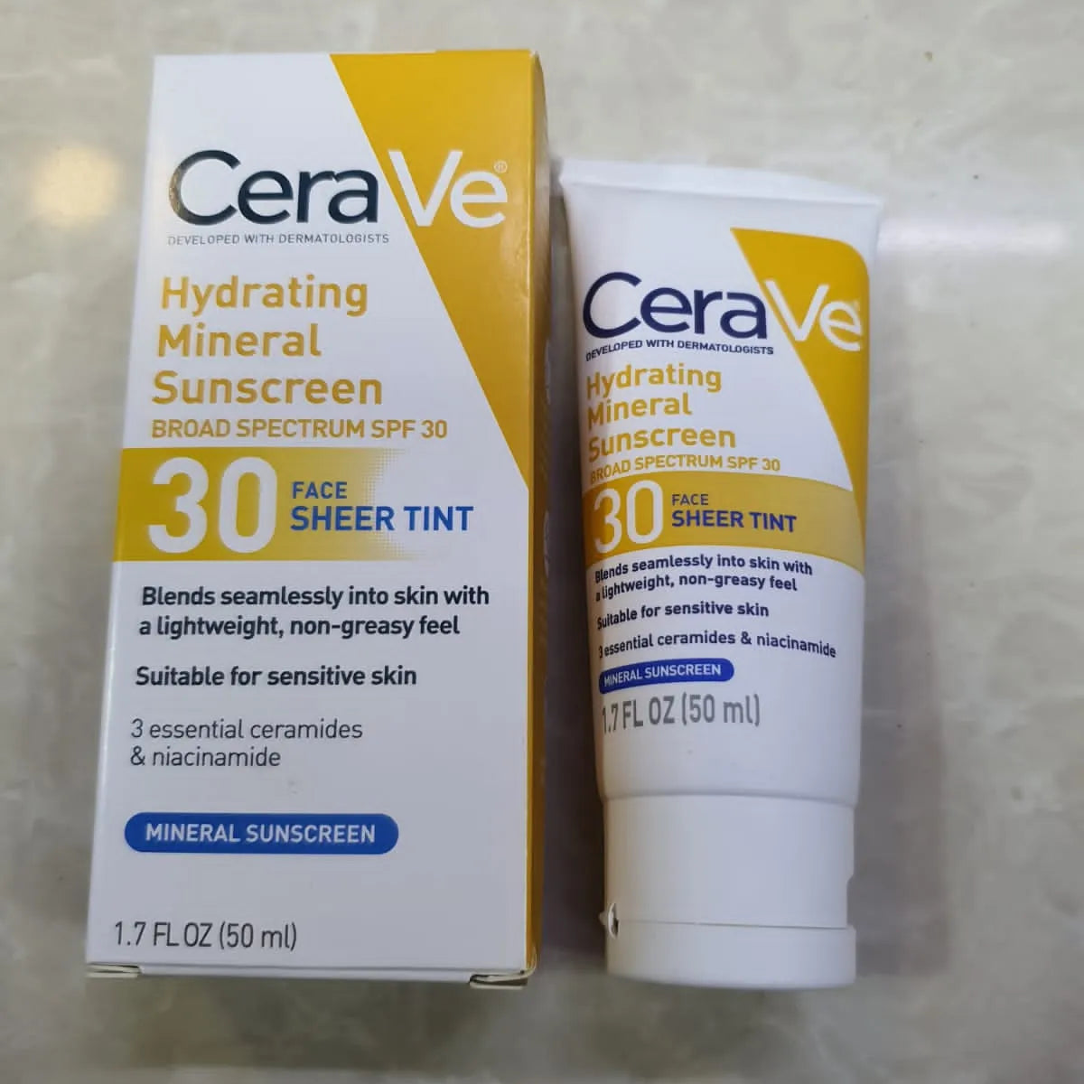CeraVe Hydrating Mineral Sunscreen Broad Spectrum SPF 30 FACE SHEER TINT