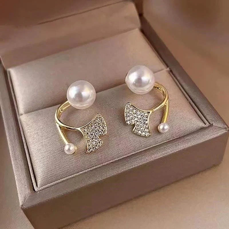 Stainless steel Pearl & Fin Earrings - Each Pair