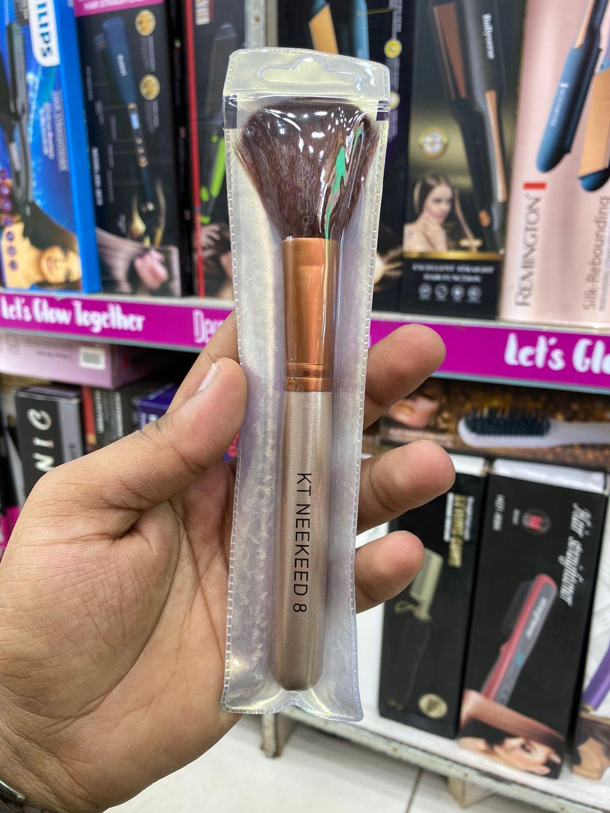 Blush-On Brushes – Perfect Precision for a Flawless Glow