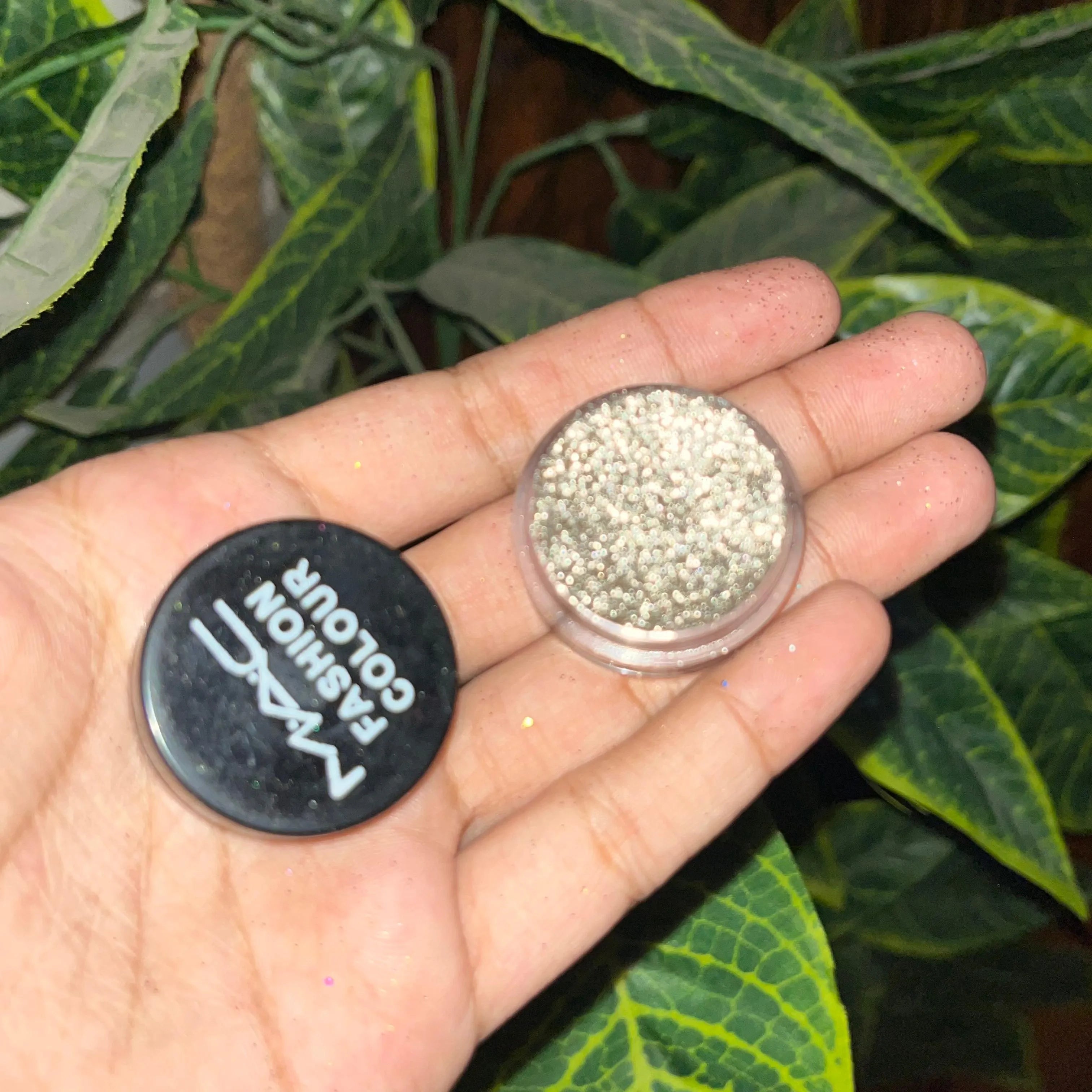 MAC Glitter Eyeshadow – Dazzling Sparkle & Intense Pigmentation