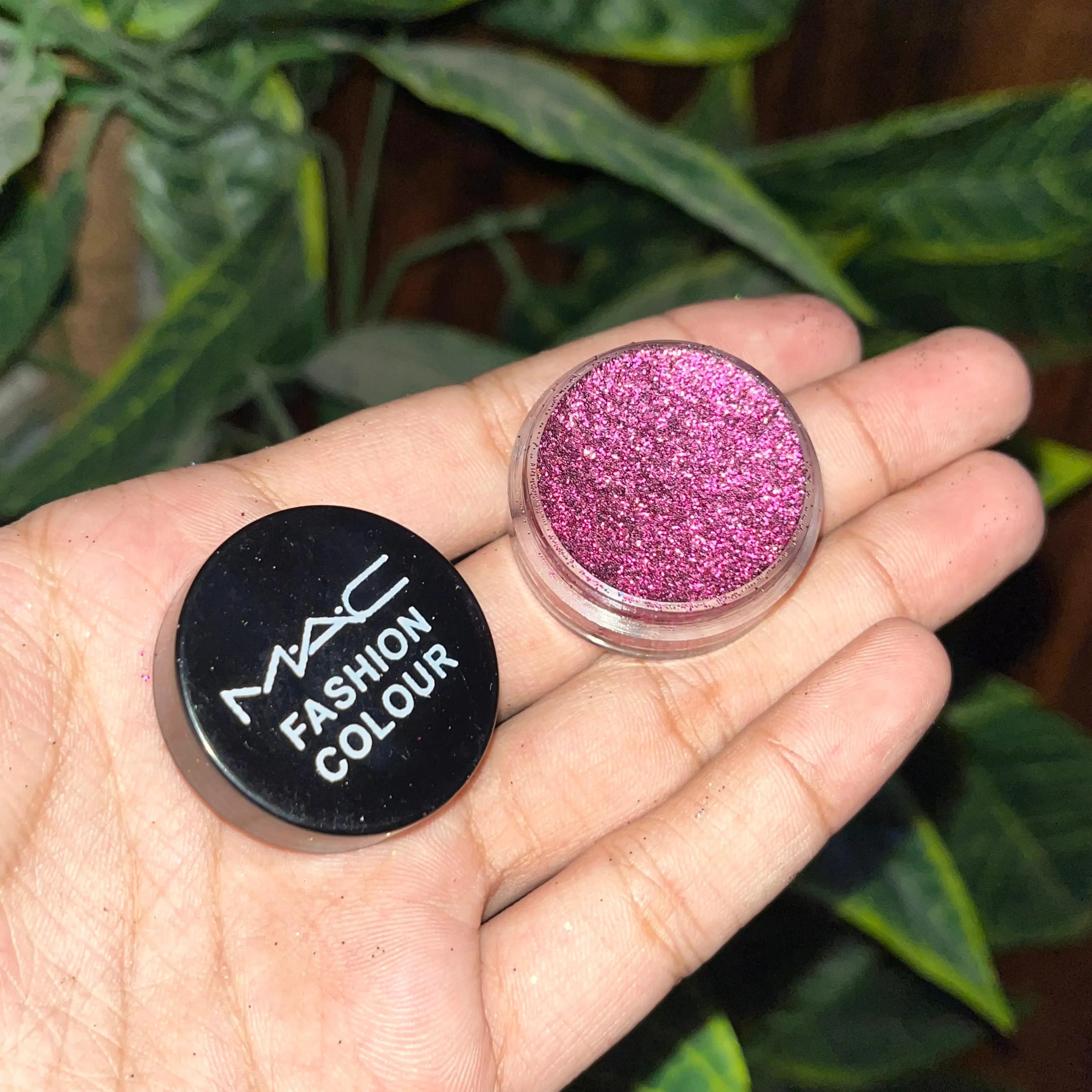 MAC Glitter Eyeshadow – Dazzling Sparkle & Intense Pigmentation