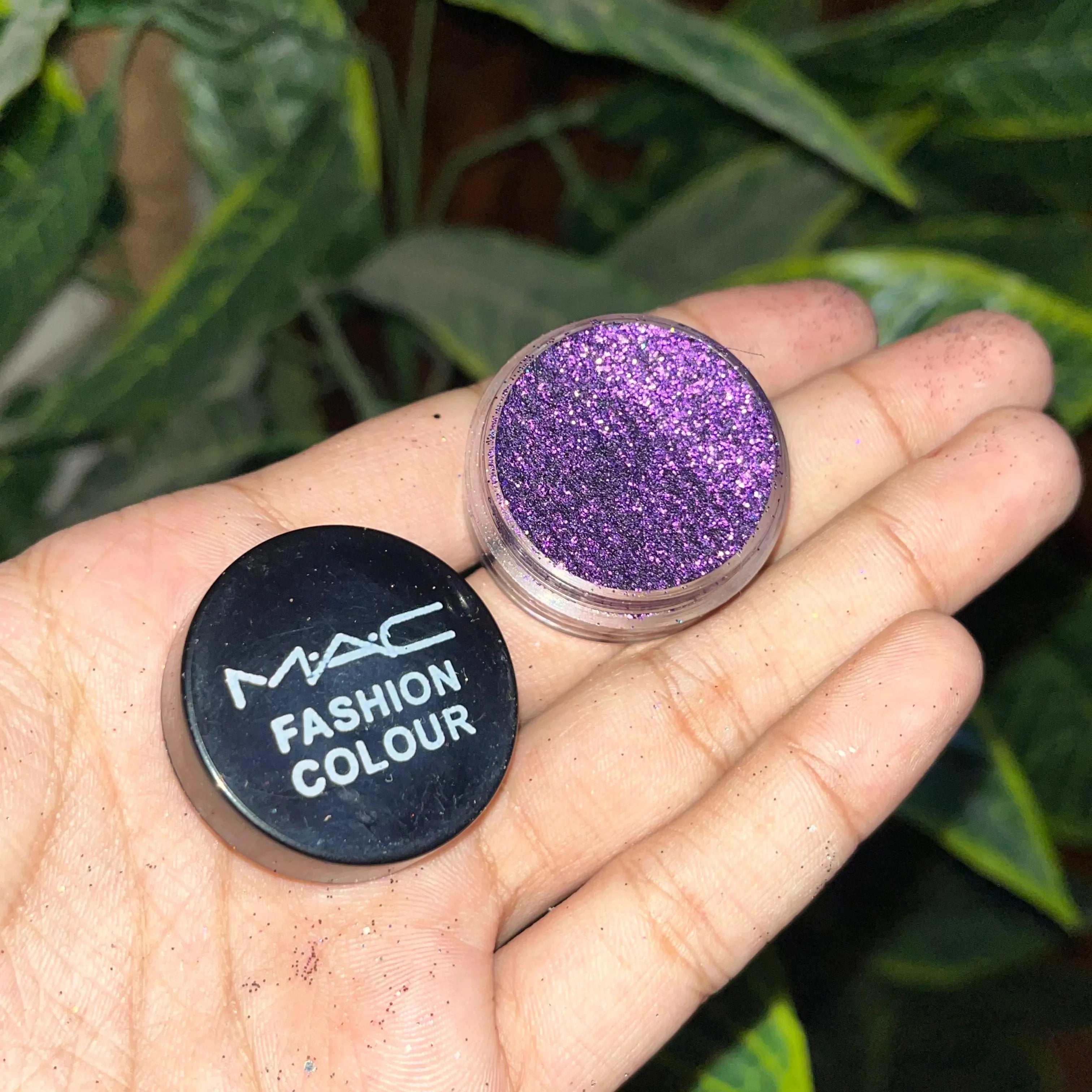 MAC Glitter Eyeshadow – Dazzling Sparkle & Intense Pigmentation