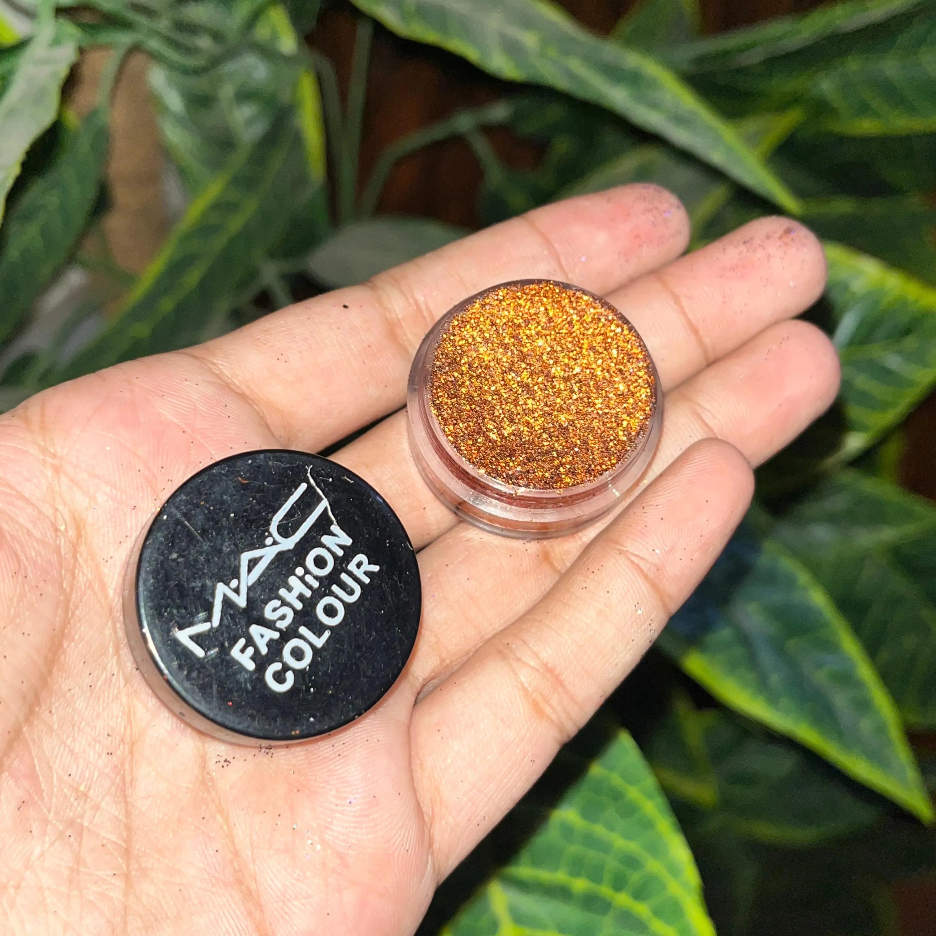 MAC Glitter Eyeshadow – Dazzling Sparkle & Intense Pigmentation