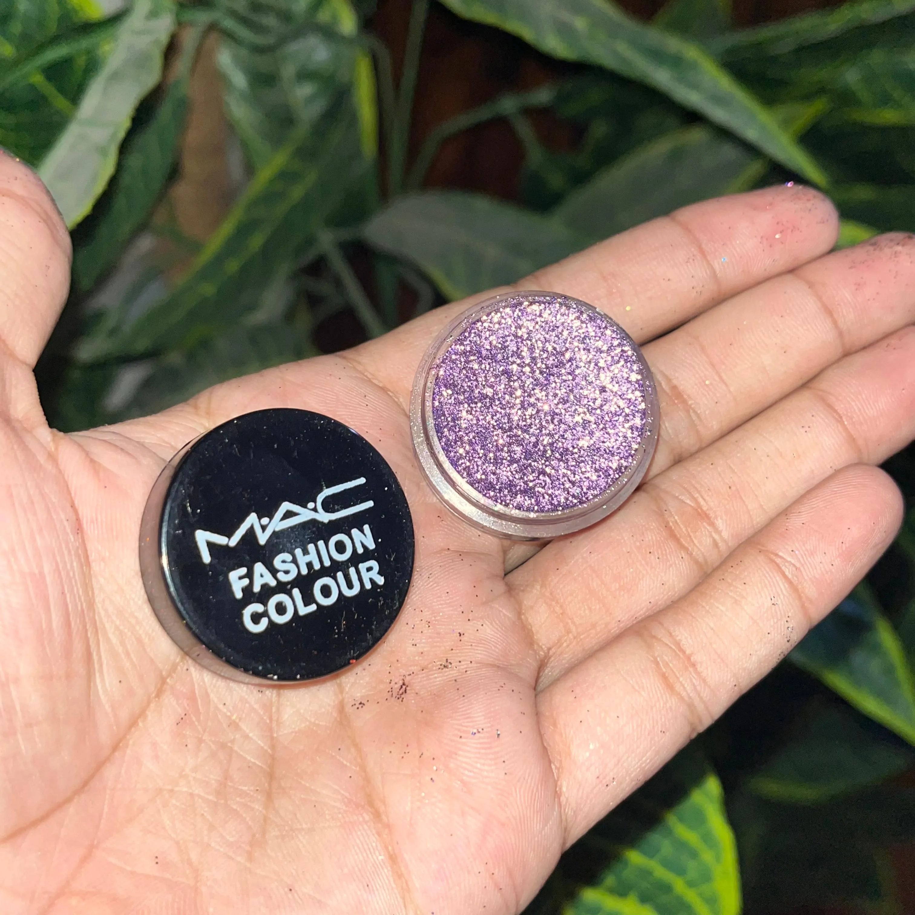 MAC Glitter Eyeshadow – Dazzling Sparkle & Intense Pigmentation