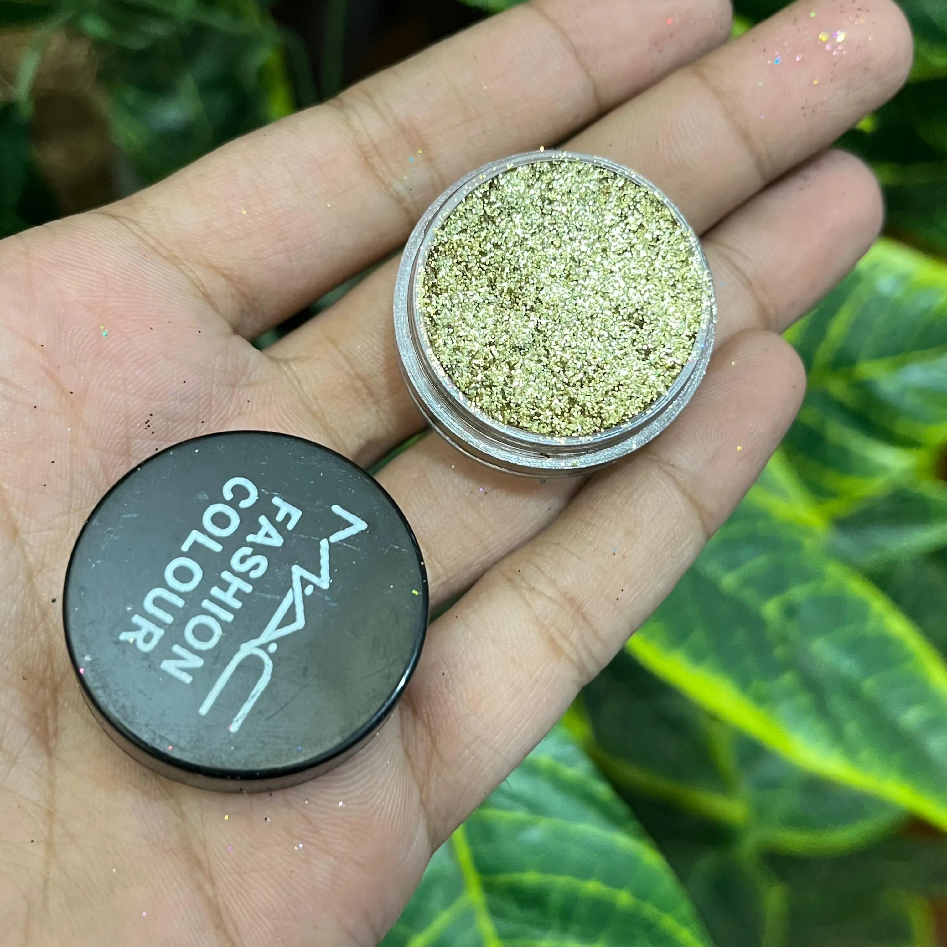 MAC Glitter Eyeshadow – Dazzling Sparkle & Intense Pigmentation