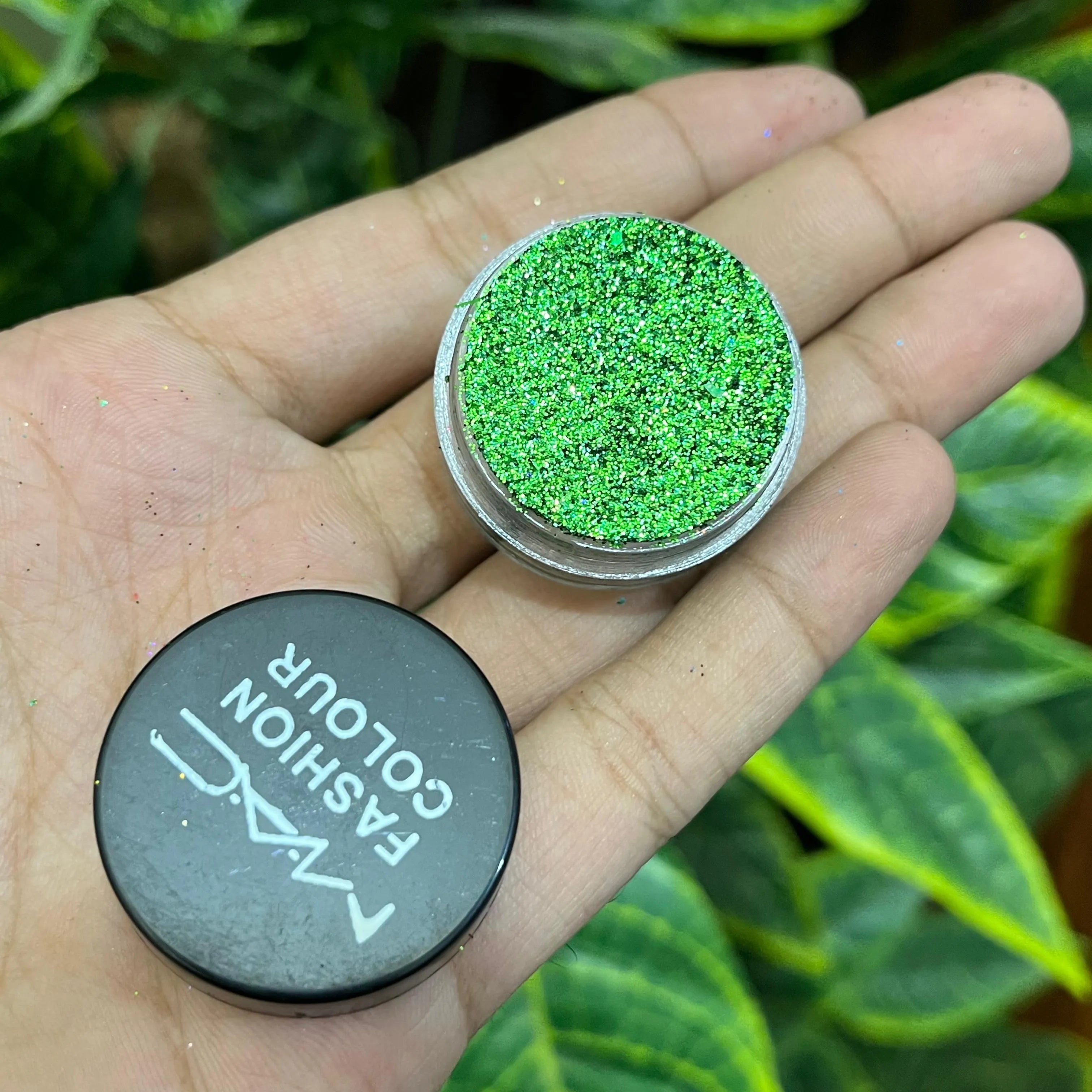 MAC Glitter Eyeshadow – Dazzling Sparkle & Intense Pigmentation