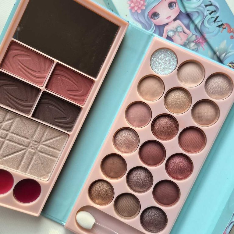 Any Lady 2 Fold Makeup Kit