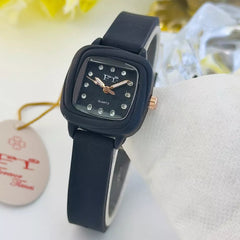 FT Women's Square Cushion-Shaped Quartz Fashion Watch