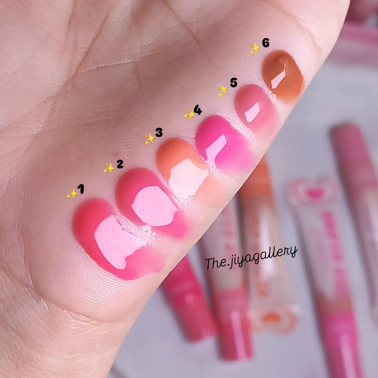 HUDAMOJI Heart Top Moisturizing Lip Gloss Tube