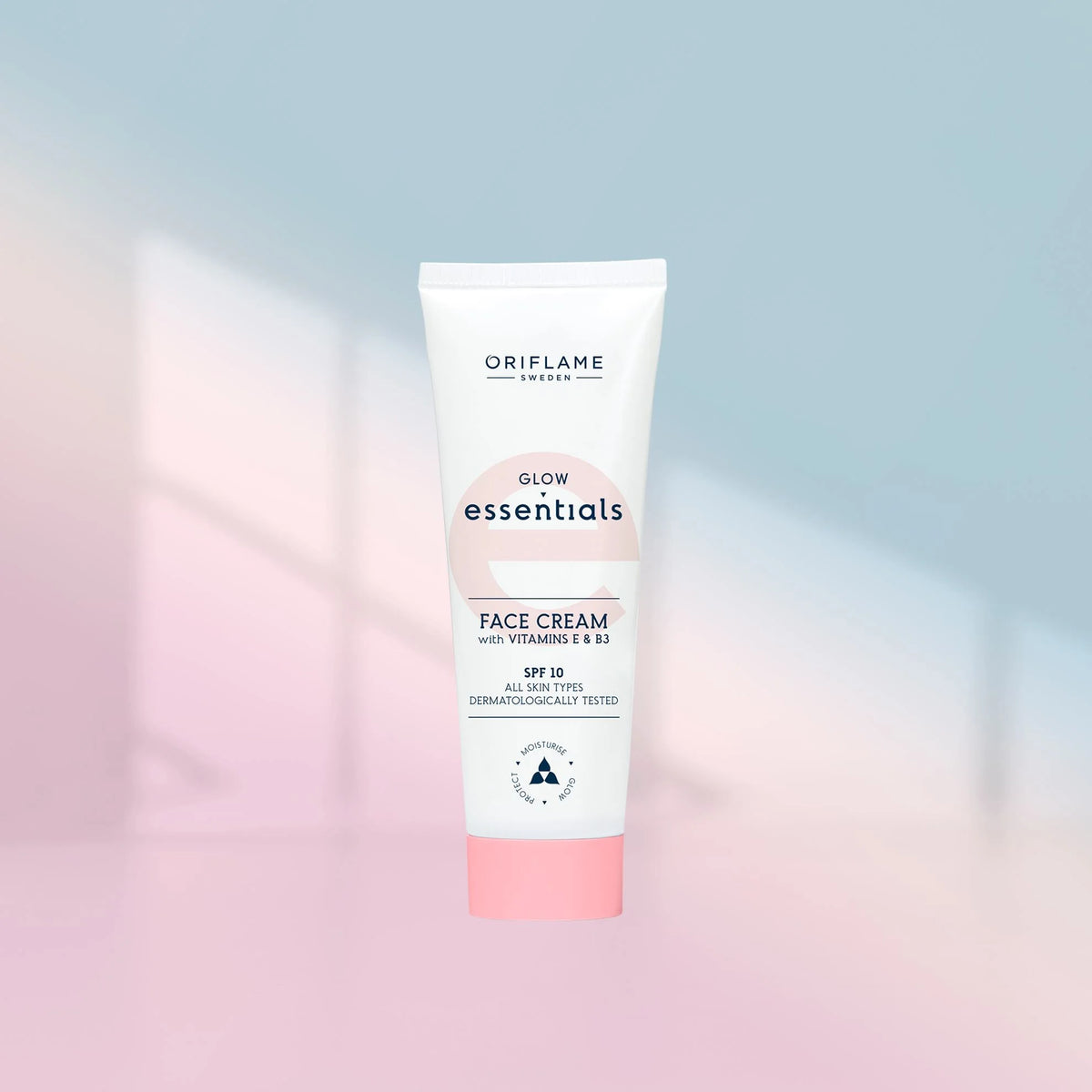 Oriflame Glow Essentials Face Cream with Vitamins E & B3 SPF 10